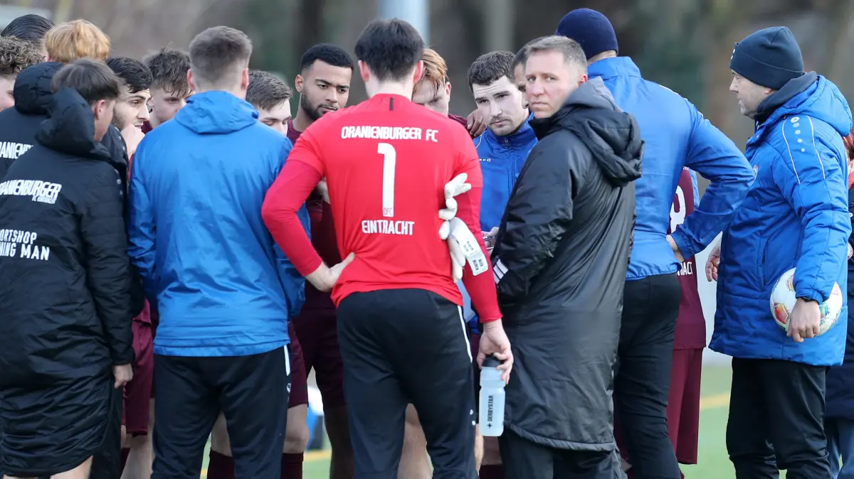 Oranienburg, 13.12.25, BBL 15. ST: Oranienburger FC - Blau-Weiß Petershagen-Eggersdorf 3:0