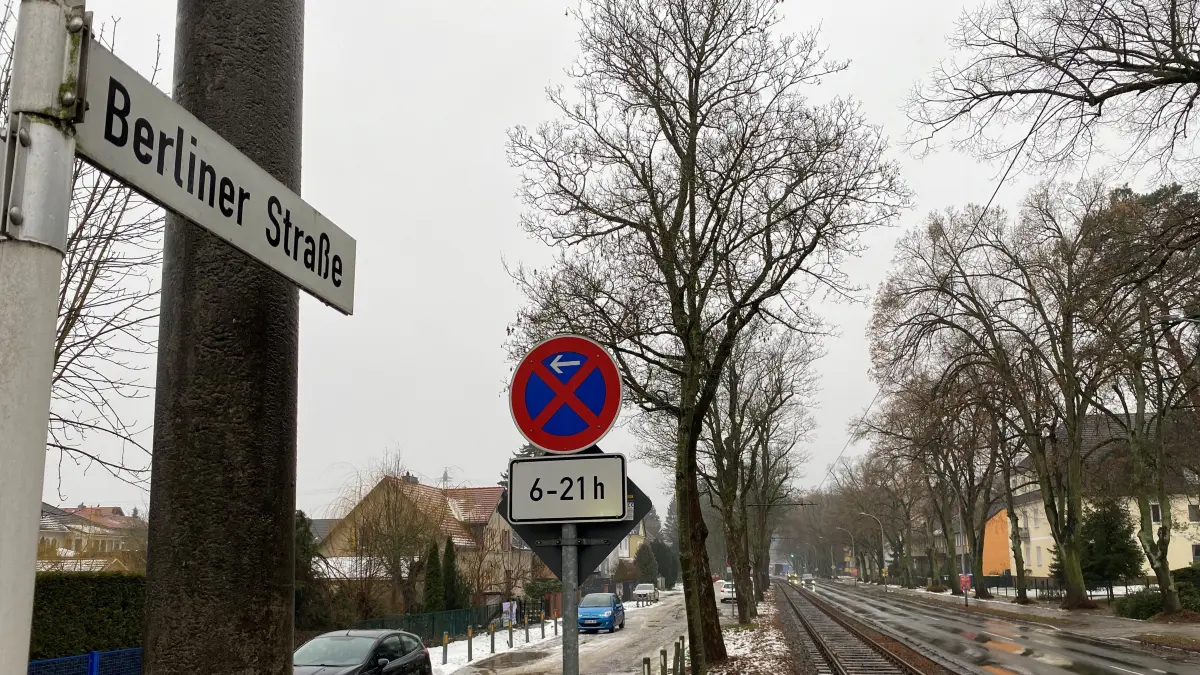 Die Berliner Straße in Strausberg gilt als eine der Hauptverkehrsadern der Stadt. Die Sanierung in den kommenden Jahren wird eine Herausforderung – auch für den neuen Bürgermeister oder die neue Bürgermeisterin.