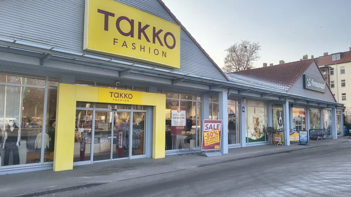 Takko an der Heegermühler Straße in Eberswalde. Seit über 20 Jahren ist die Modemarke in der Nähe vom Hauptbahnhof vertreten.