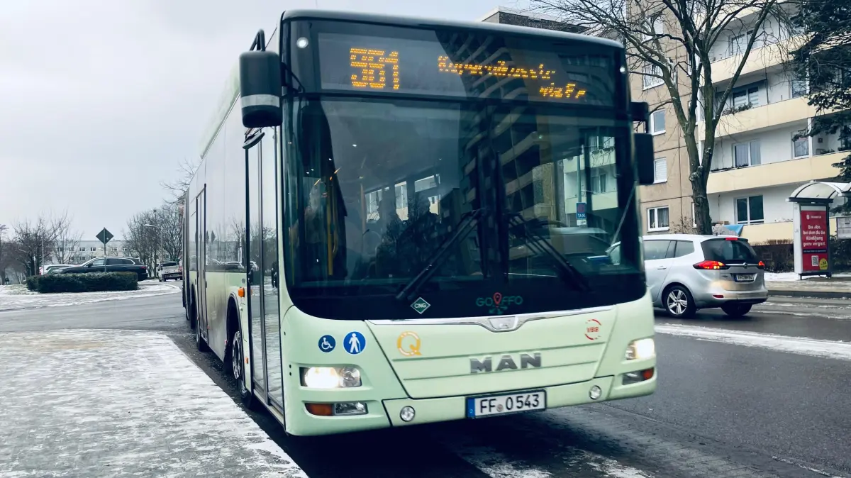 Die Busse der Linie 981 fahren nach dem Fahrplanwechsel eine andere Route – zum Leidwesen vieler vor allem älterer Menschen in Hansa Nord. Die Kritik wächst. Wie die SVF darauf reagiert.