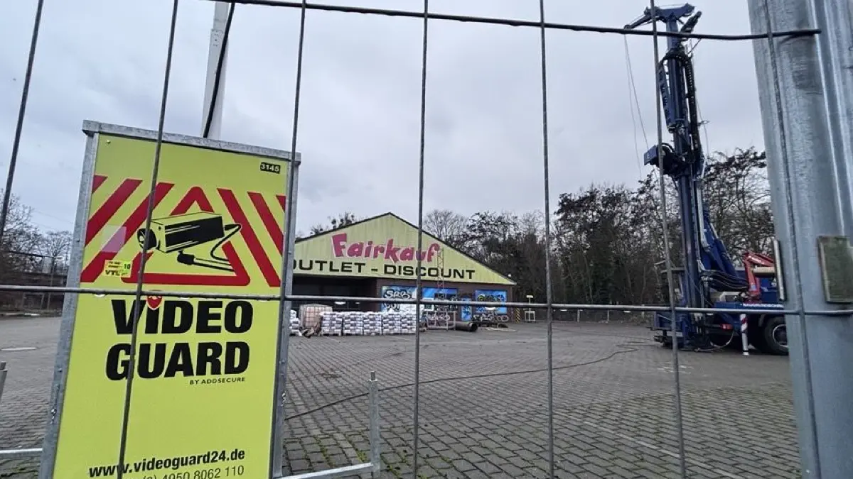 Bahnhofstraße fünf in Erkner – hier sollen Wohnungen entstehen, doch die Bebauung des Geländes birgt Tücken. Jetzt fand ein Eigentümerwechsel statt.
