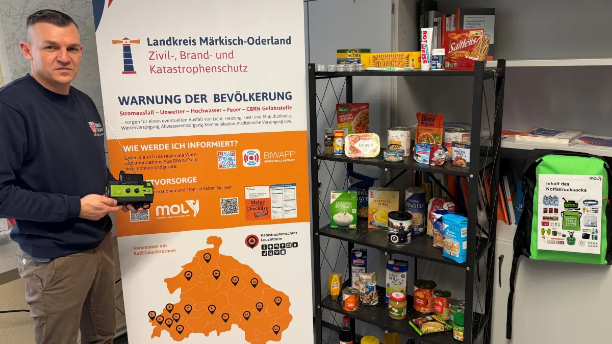 Michael Ohle, Sachbearbeiter Zivilschutz im Landkreis Märkisch-Oderland, klärt auf, was die Bevölkerung tun kann und sollte, um für einen Not- oder Krisenfall vorzusorgen.