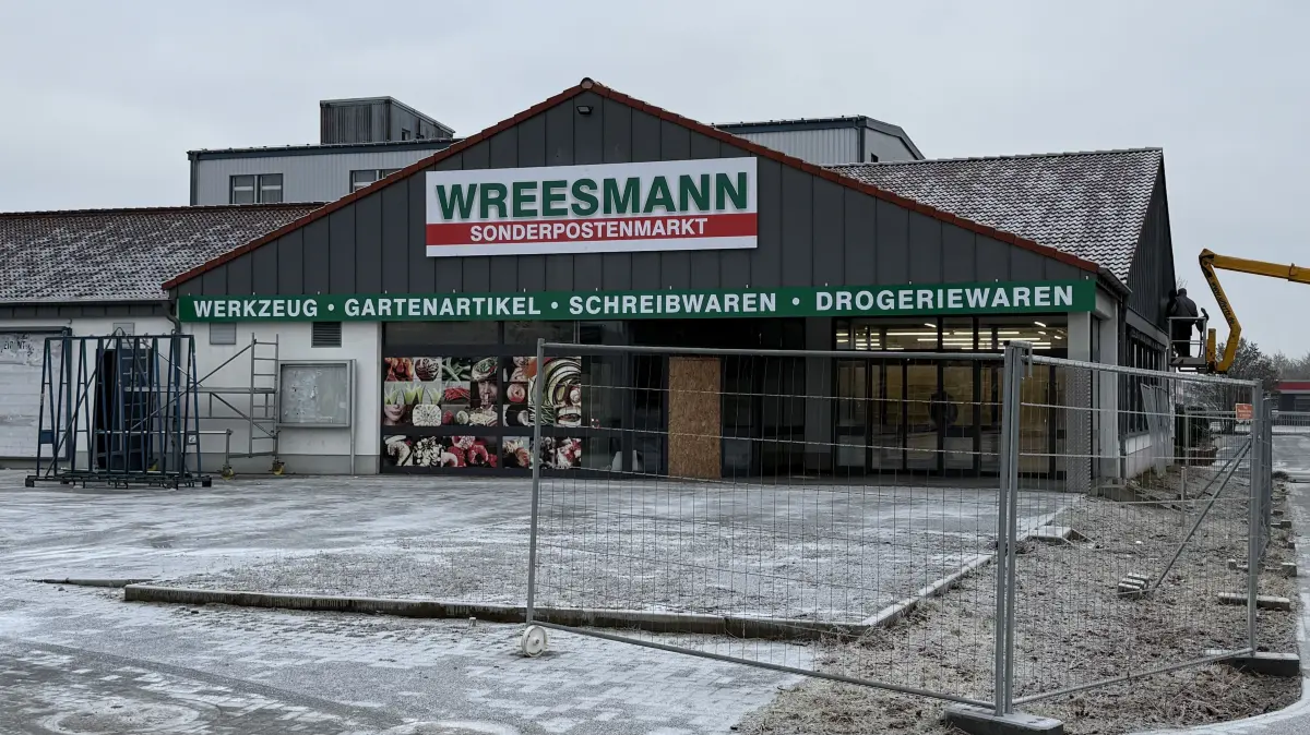 Bauarbeiten am alten Lidl-Standort: Schwedt bekommt wieder mehr Auswahl im Einzelhandel. In der Bäckerstraße entsteht ein neuer Sonderpostenmarkt.