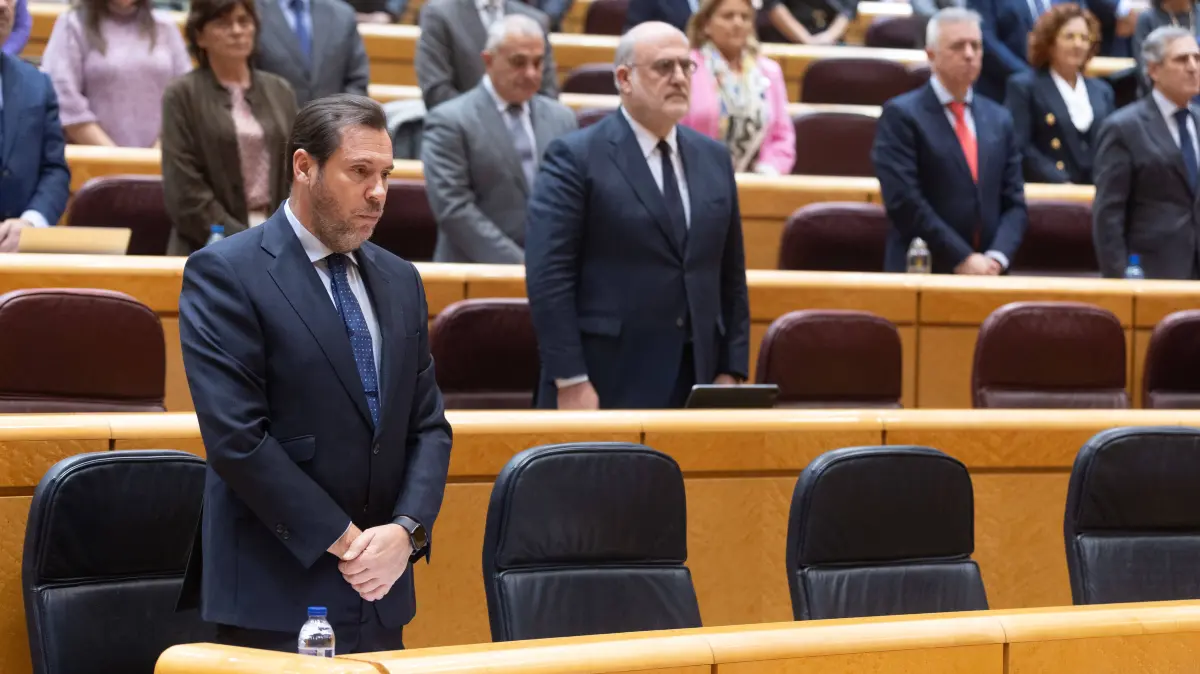 Puente comparece en un pleno extraordinario en el Senado para dar cuenta del accidente ferroviario de Adamuz (Córdoba): Puente appears in an extraordinary plenary session in the Senate to give an account of the Adamuz Córdoba railway accident The Minister of Transport and Sustainable Mobility, Óscar Puente, during the minutes silence for the victims of the Adamuz and Gelida accidents before appearing to give an account of the railway chaos, in the Senate, on January 29, 2026, in Madrid Spain Puente reported the news on the Adamuz Córdoba train accident on the high-speed line and the accidents on the R1 and R4 lines of Rodalies de Catalunya 29 JANUARY 2026 SENATE TRAIN ACCIDENTS Madrid Madrid Madrid Spain PUBLICATIONxNOTxINxESP Copyright: xEduardoxParrax 7252451