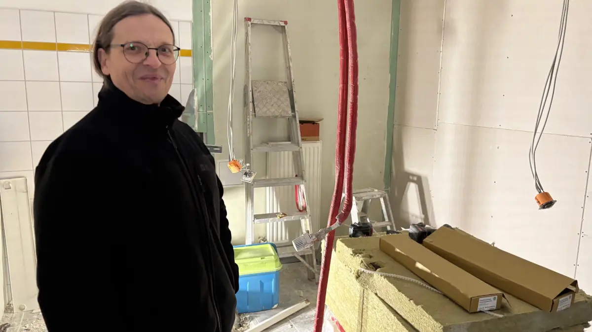 Noch viel zu tun. In den ehemaligen Lagerräumen der Gaststätte "Biernbaum" am Bollwerk Neuruppin plant Henrik Herzog zusammen mit seinem Freund Ralf Stebner, eine eigene kleine Brauerei aufzuziehen. Das selbstgebraute Bier wird "Bollwerk-Bräu" heißen.