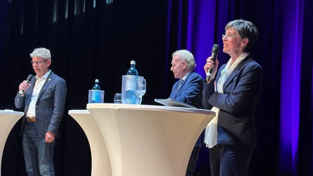Kandidatenrunde im Bürgerhaus Neuenhagen vor der Bürgermeisterwahl am 15. Februar 2026, von links: Ansgar Scharnke, Jürgen Henze und Dr. Ilka Goetz