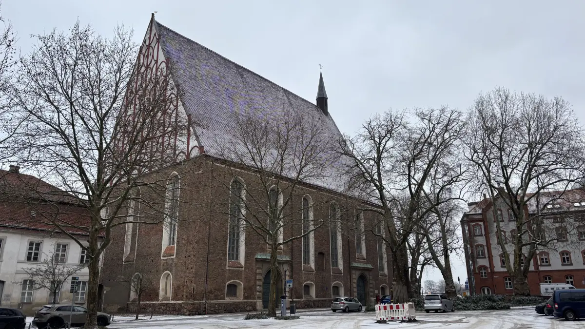 Konzerthalle in Frankfurt (Oder): Inzwischen ist auch der Anbau unter Denkmalschutz gestellt. Bei der Übermittelung dieser Information kam es zur Panne im Rathaus. Wie die Verwaltung reagiert.