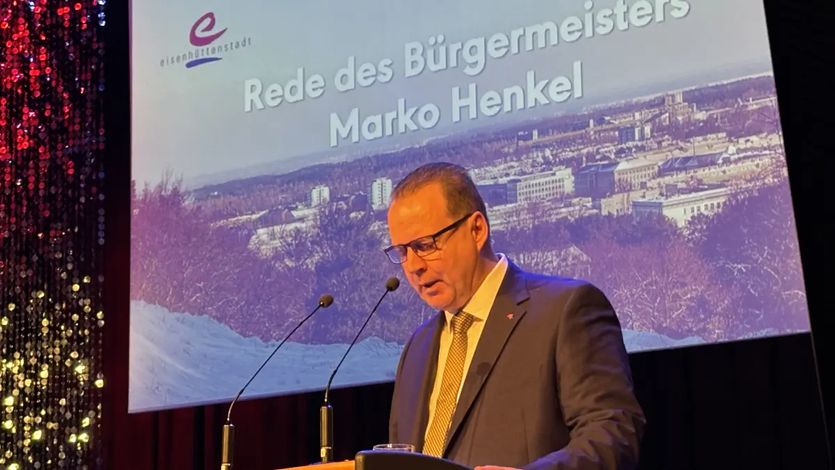 Neujahrsempfang der Stadt Eisenhüttenstadt 2026: Bürgermeister Marko Henkel verschwieg in seiner Rede nicht unbequeme Entscheidungen, die getroffen werden müssen, hob aber vor allem das hervor, was unbezahlbar ist.