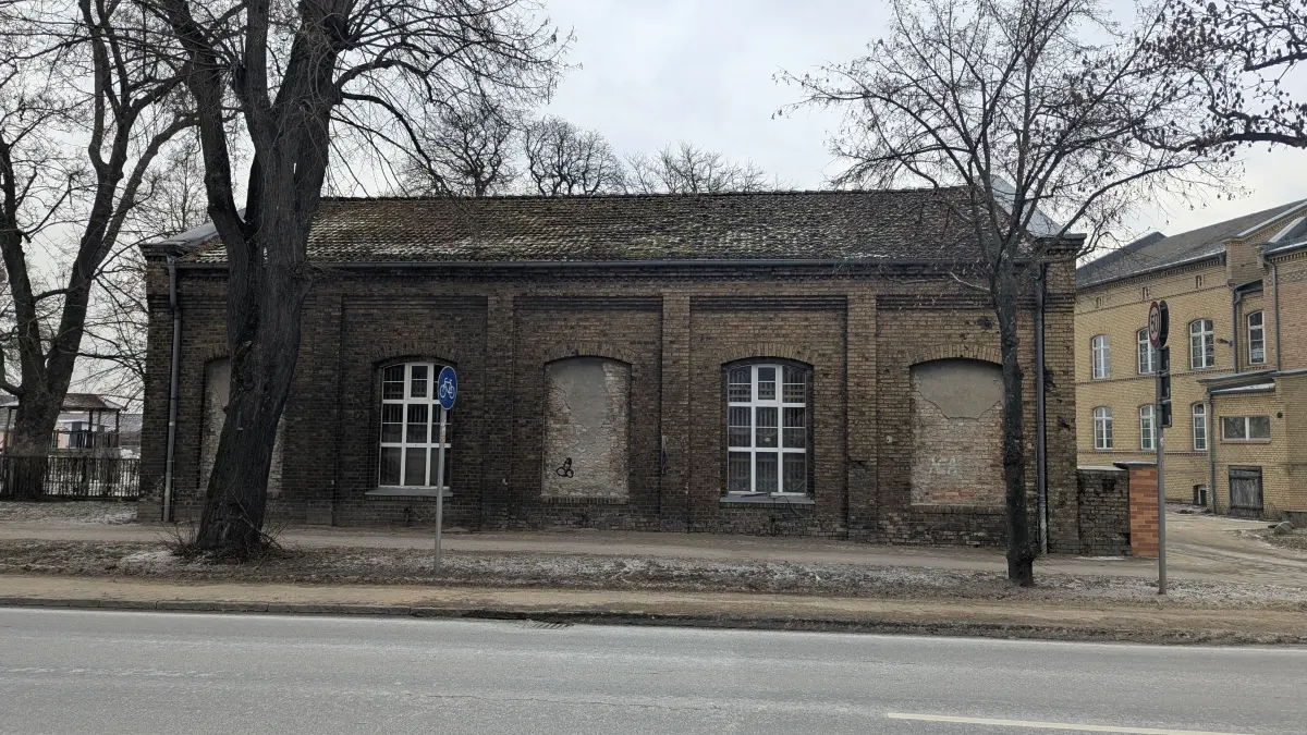 Die denkmalgeschützte Turnhalle in der Freienwalder Straße ist eine von vier Turnhallen in Wriezen. Zuletzt gab es Probleme mit den Fußböden.