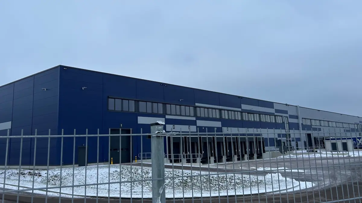 Nachbar von Tesla an der A10: Der „Panattoni Park Berlin Ost II“ ist im Güterverkehrszentrum Freienbrink eröffnet worden, das sich direkt neben dem Gigafactory-Gelände befindet.
