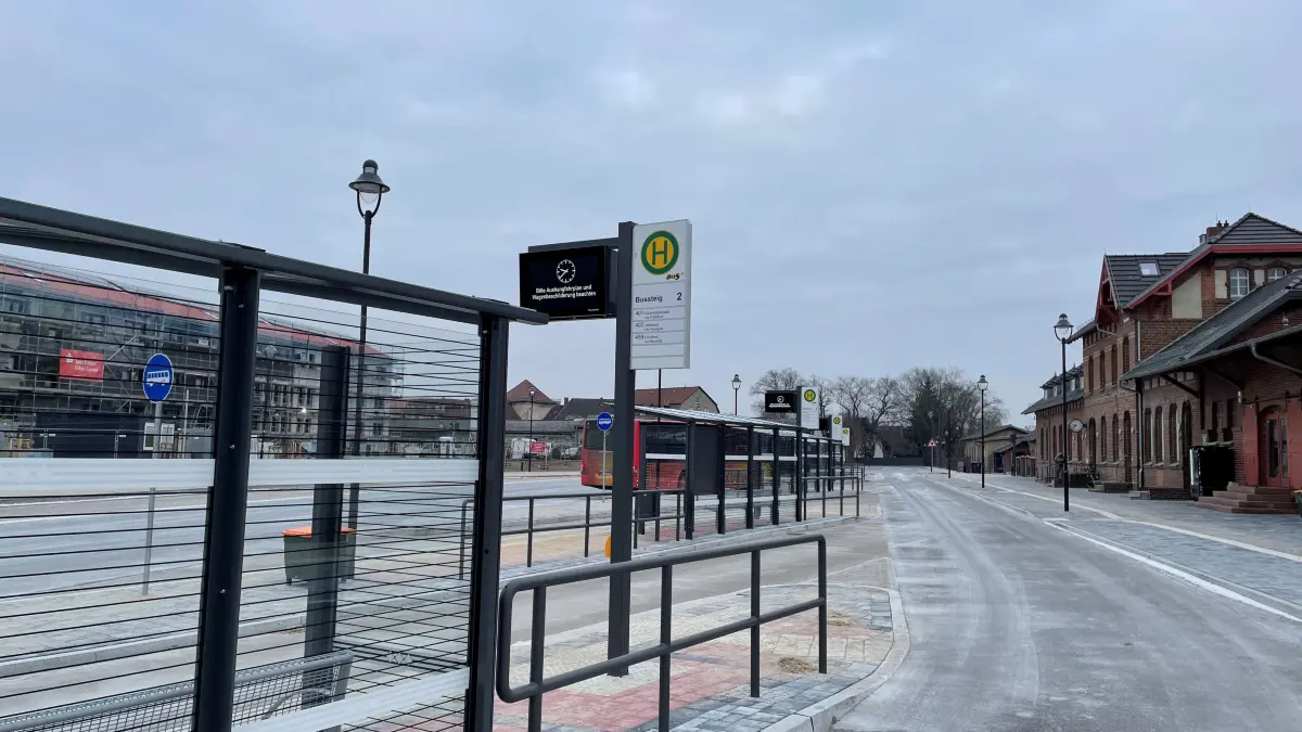 Gähnende Leere am Busbahnhof in Beeskow am Montagmorgen (2 Februar). Nur wenige Busse fahren.