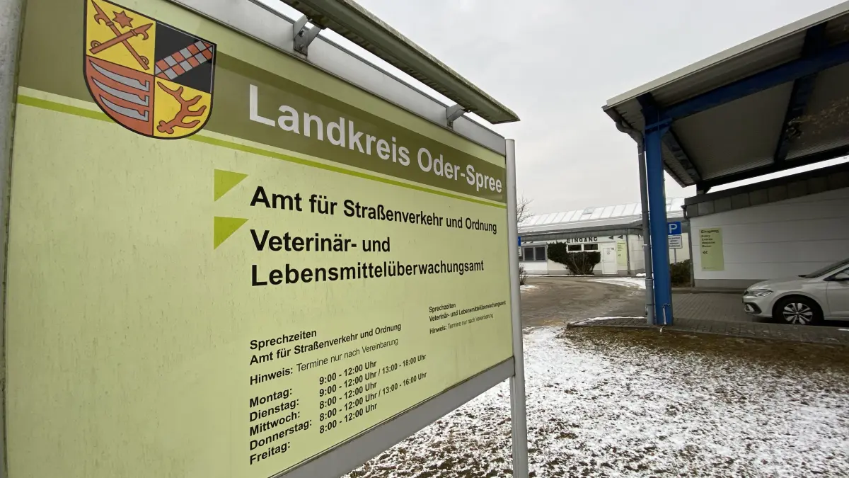 An der Hegelstraße in Fürstenwalde befindet sich unter anderem das Straßenverkehrsamt. Dort soll es zu einer Rangelei zwischen einer Ratsuchenden und Mitarbeitern gekommen sein.