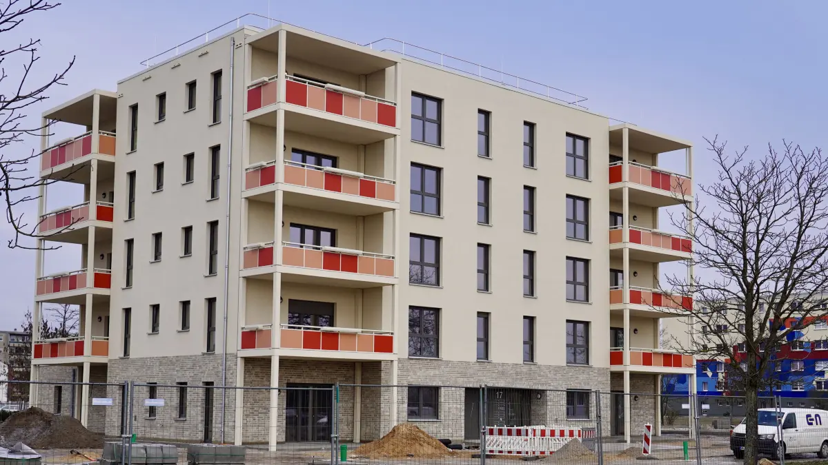 Das neue Stadthaus der Wobag in der Kastanienalle 17 in Schwedt ist fast bezugsfertig. Ende Februar sind erste Schlüsselübergaben geplant.