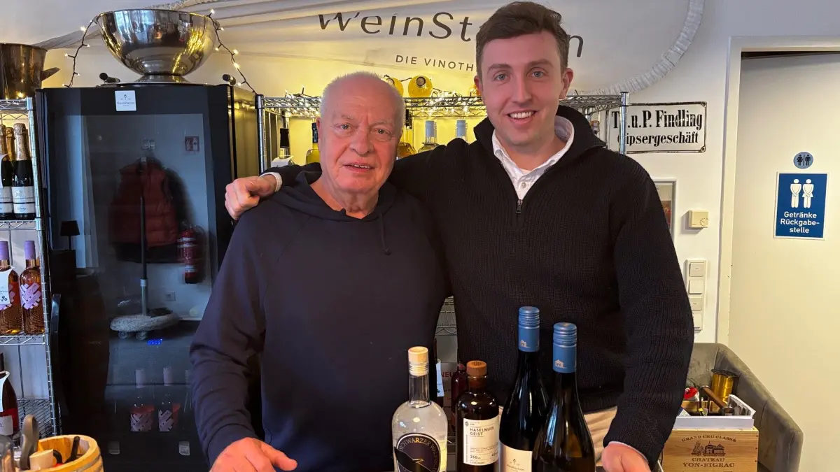Kooperation statt Konkurrenz: Wein-Händler Peter Findling (links) und Spirituosen-Experte Bjarne Hutmacher bündeln ihre Kompetenzen und präsentieren ab Mitte Februar in einem gemeinsamen Laden an der Schönfließer Straße in Hohen Neuendorf ihre Sortimente.