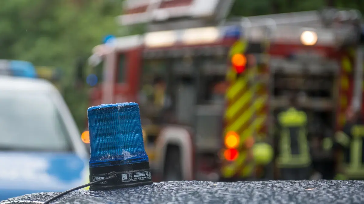 Symbolbild Feuerwehr Polizei Blaulicht