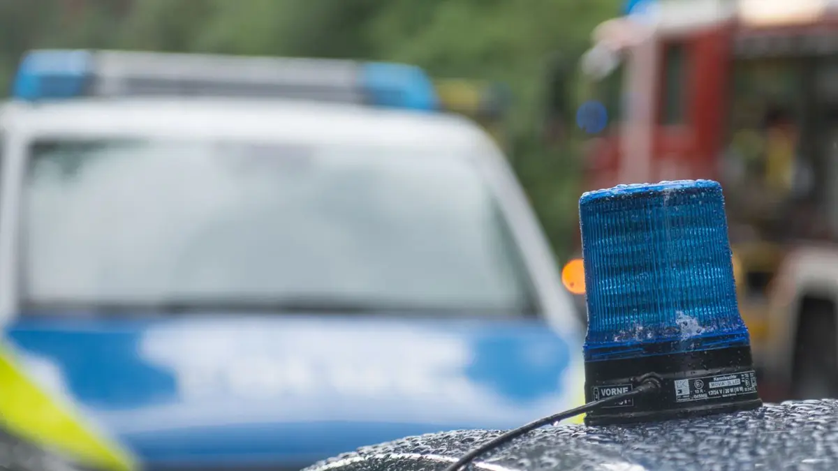 Symbolbild Feuerwehr Polizei Blaulicht