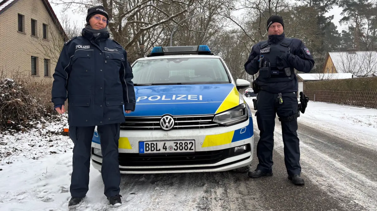 Polizei Polizeirevier Hennigsdorf Streifenfahrt Polizeistreife gegen Einbrüche Paul Pieper Polizeioberkommissar und Anja Wagner Polizeihauptkommissarin Februar 2026