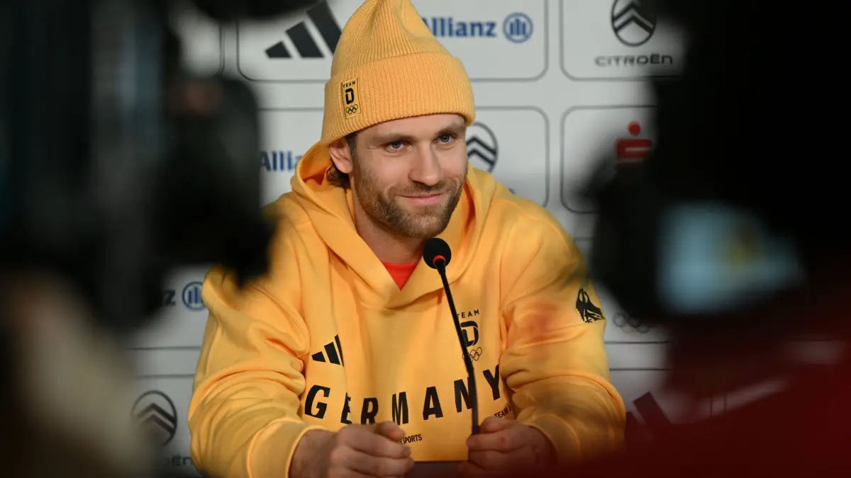 Olympische Winterspiele 2026: 07.02.2026, Italien, Mailand: Olympia, Olympische Winterspiele Mailand Cortina 2026, Eishockey, Eishockey-Star Leon Draisaitl auf einer Pressekonferenz. Foto: Peter Kneffel/dpa +++ dpa-Bildfunk +++