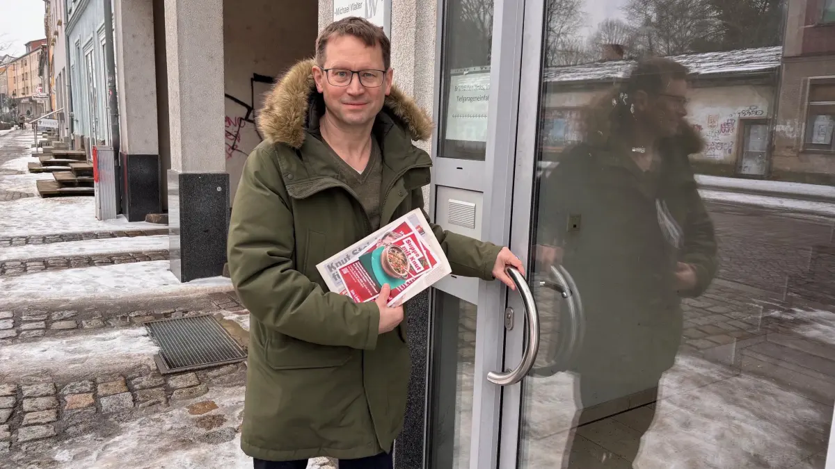 Bürgermeisterkandidat Knut Steinkopf (Die Linke) setzt im Wahlkampf auf Haustürgespräche. Im Anschluss wertet er diese mit seinem Team aus.
