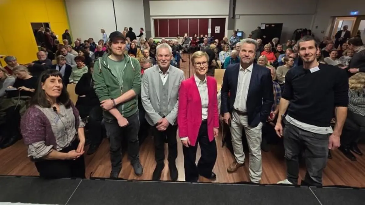 Das MOZ-Wahlforum zur Bürgermeisterwahl 2026 in Erkner zusammen mit MOZ Redakteurin Kerstin Ewald, David Gehlhaar (die Linke), Henryk Pilz (parteilos), Jana Gruber (SPD), Philip Zeschmann (AfD) und MOZ Redakteur Christian Heinig.