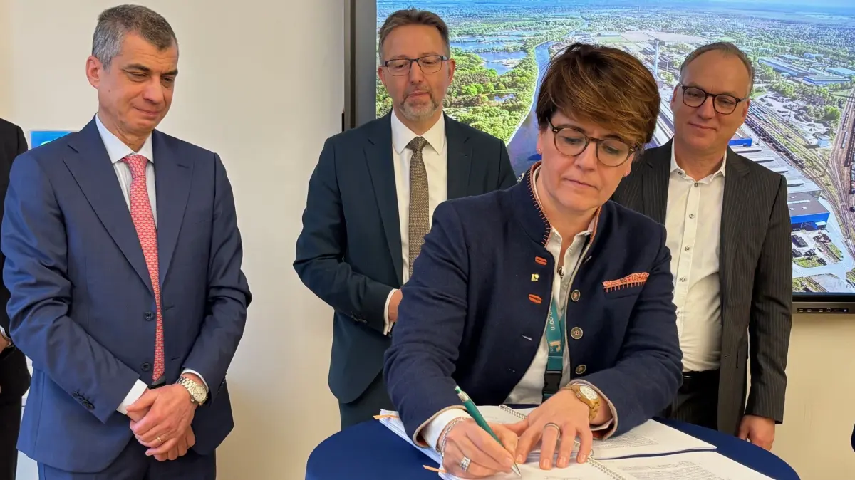 H.E.S. Hennigsdorf Riva Geschäftsführer Katja Rex Andrea Rivetta Landrat Tönnies Umweltminsterin Hanka Mittelstädt