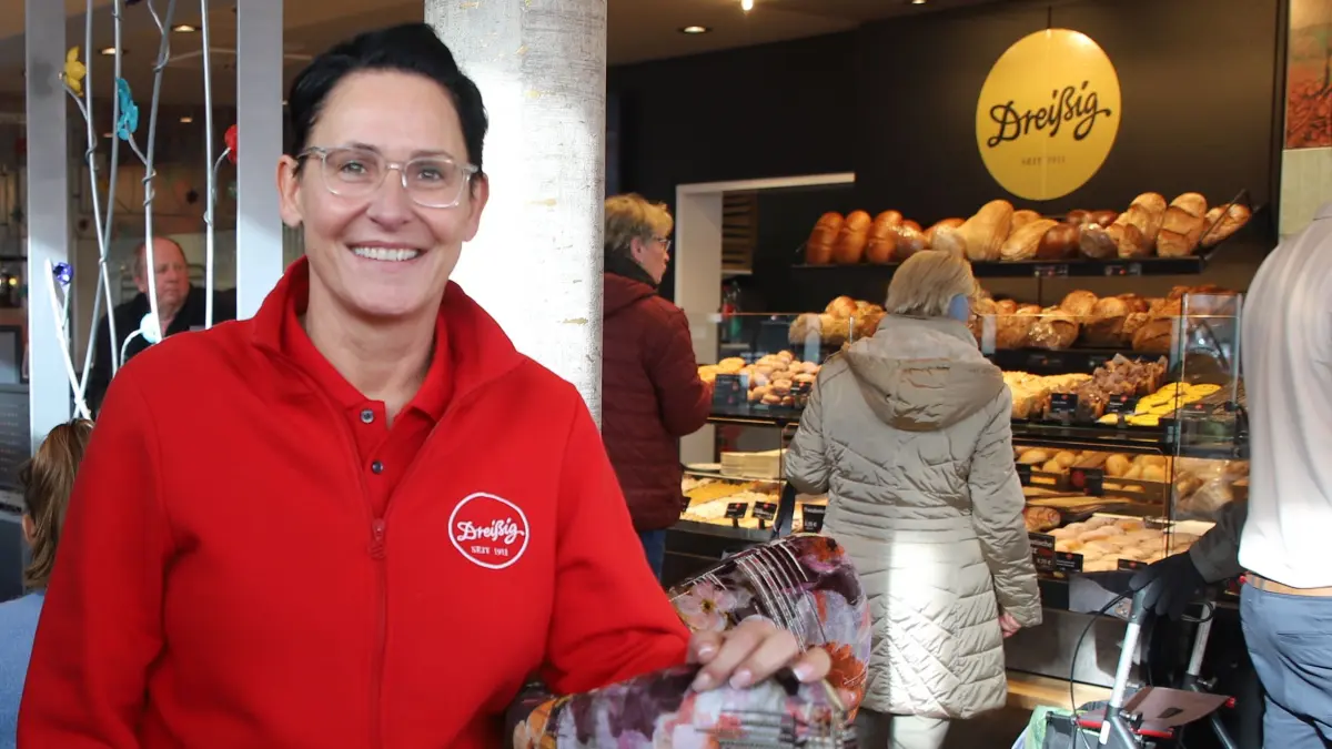 Antje Dreißig-Erdmann in der Filiale ihres Unternehmens in Bad Saarow. Dort wurde ein Millionenbetrag in den Umbau von Backshop und Café investiert.