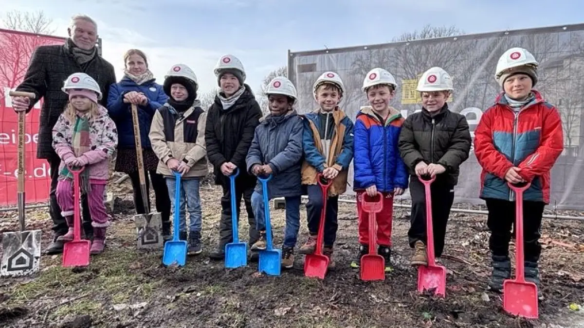 An der Löcknitz-Grundschule Erkner startet jetzt der erste der geplanten Neubauten. Das wird gebaut.