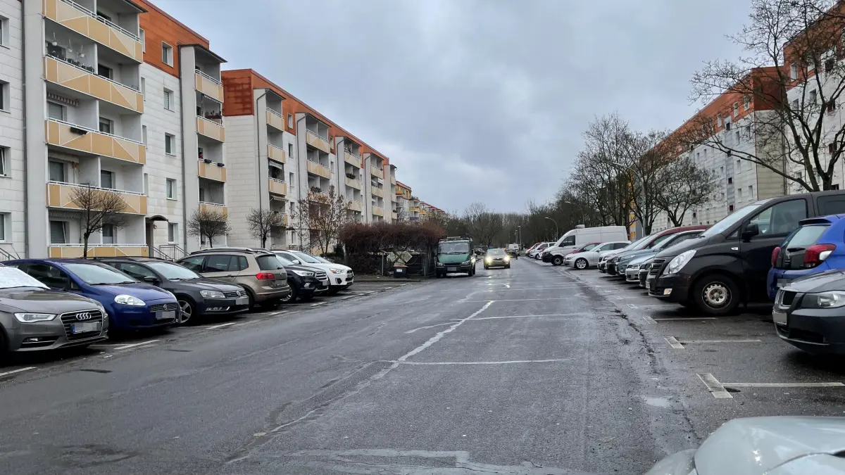Wohnen und leben in Oranienburg, die Walther-Bothe-Straße soll klimareslient ausgebaut werden, dafür würden Parkplätze verschwinden, CDU sieht das kritisch - Projekt Copa Orania wird auf Eis gelegt