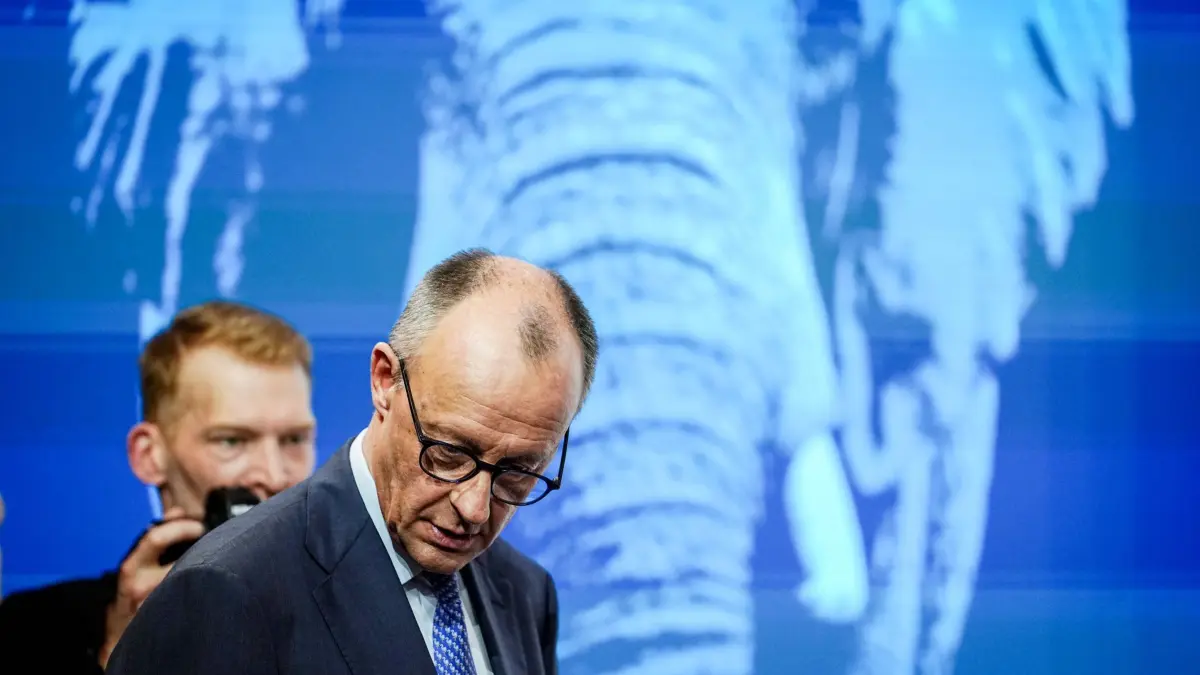 62. Münchner Sicherheitskonferenz: 13.02.2026, Bayern, München: Bundeskanzler Friedrich Merz (CDU) nimmt an der Eröffnung der 62. Münchner Sicherheitskonferenz (MSC) vor der Projektion eines Elefanten teil. Es werden mehr als 60 Staats- und Regierungschefs beim wichtigsten Expertentreffen zur Sicherheitspolitik weltweit erwartet und damit mehr als je zuvor. Foto: Kay Nietfeld/dpa +++ dpa-Bildfunk +++