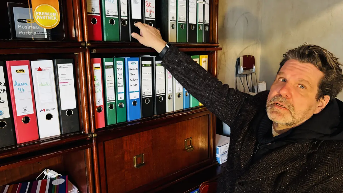 "Schon wieder": Für den Hohen Neuendorfer Makler Marcus Nitschke wiederholt sich ein Briefwechsel mit dem Energiekonzern E.on. Der fordert wie schon vor drei Jahren erneut mehrere Tausend Euro für Strom, den der Hohen Neuendorfer nicht verbraucht hat.