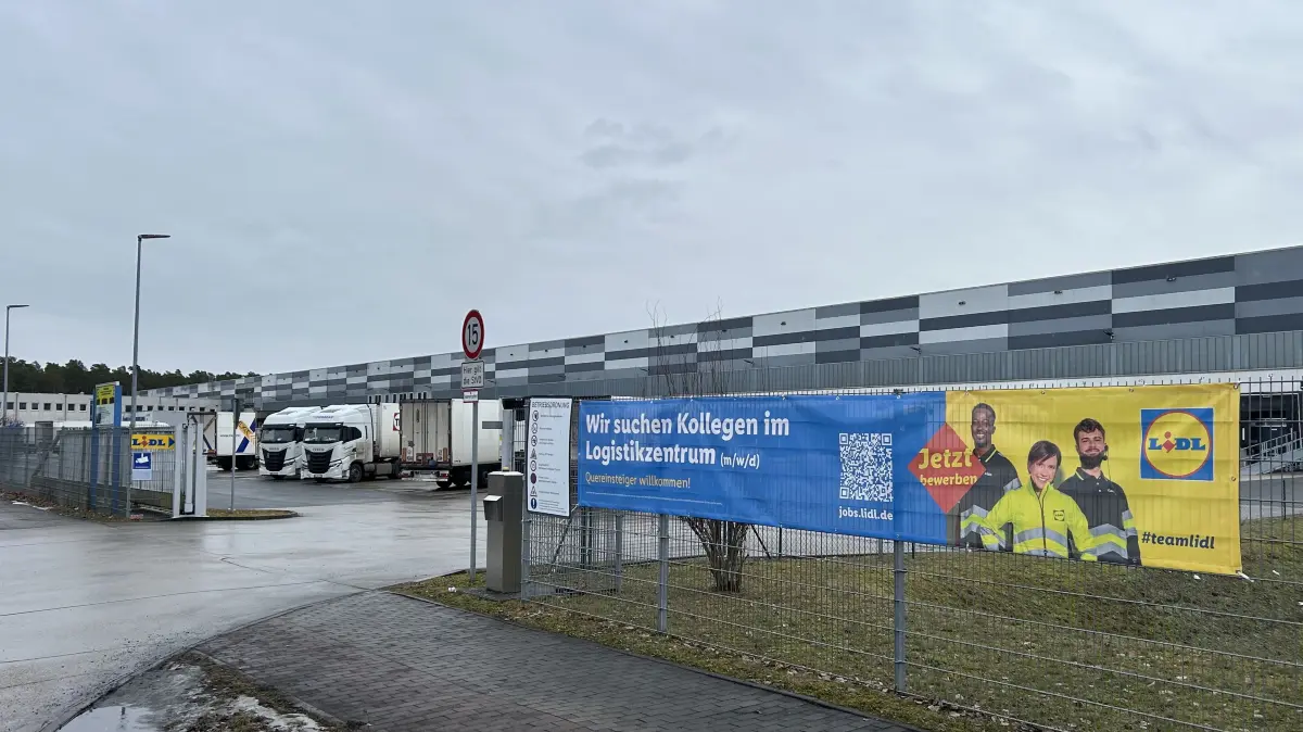 Lidl in Grünheide an der A10: Lidls Warendrehkreuz im Güterverkehrszentrum (GVZ) Grünheide.