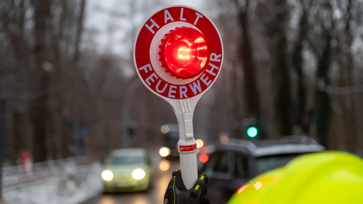 Die Köpenicker Straße und die Friedrichshagener Chaussee waren gesperrt, ein Durchkommen auf die Bundesstraße B1/B5 war nicht möglich.