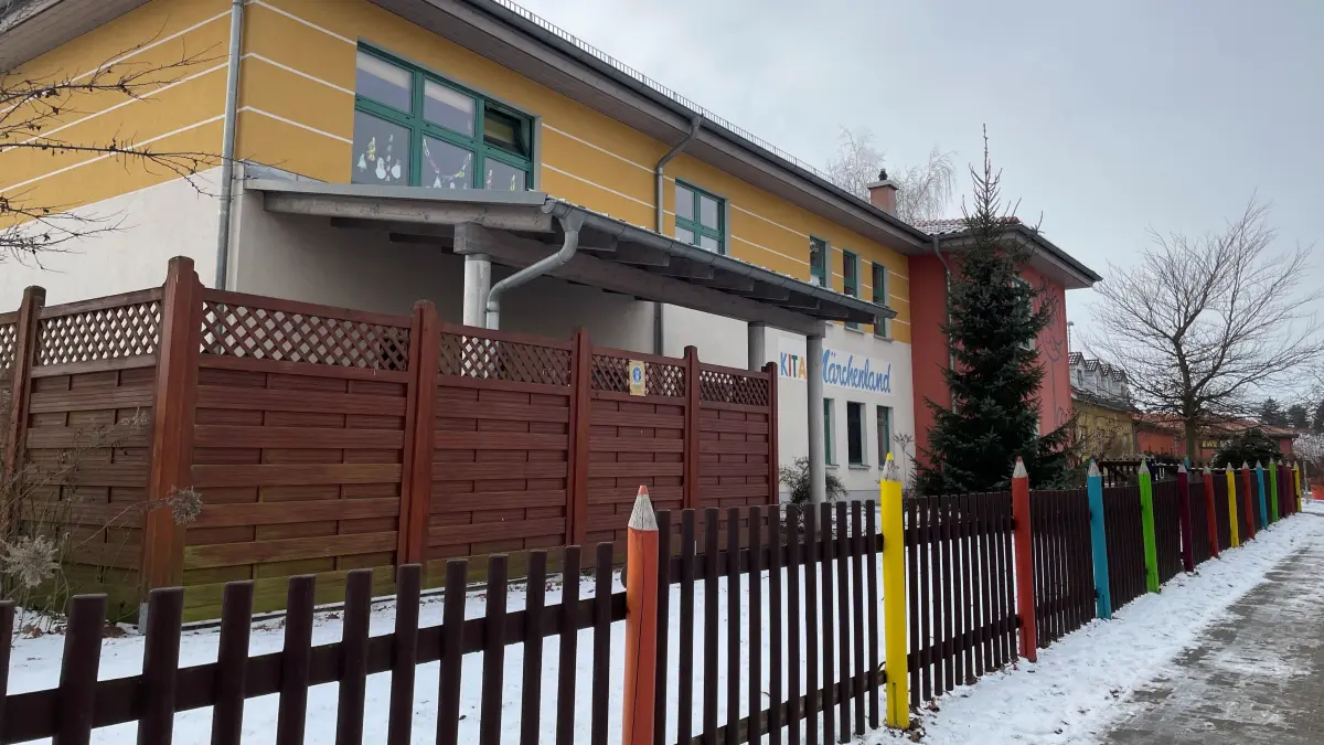 Kita Märchenland in Seelow: Die Einrichtung liegt im Stadtzentrum und zugleich direkt am EWE-Sportplatz Robert-Koch-Straße.