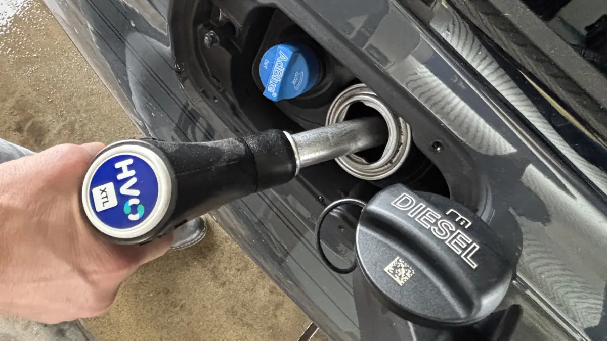 HVO100 ist eine noch recht neue Alternative für den Dieseltank. Angeboten wird der Treibstoff unter anderem an der Brandol-Tankstelle in Beeskow