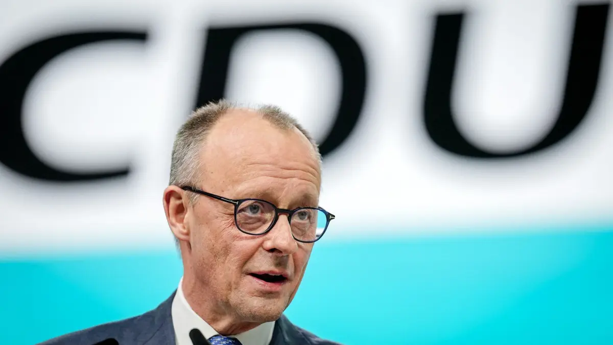 CDU-Bundesparteitag: 20.02.2026, Baden-Württemberg, Stuttgart: Bundeskanzler Friedrich Merz, CDU-Parteivorsitzender, spricht beim CDU-Bundesparteitag vor der Wahl des Bundesvorsitzenden. Die CDU wählt ihre Führungsgremien neu. Foto: Kay Nietfeld/dpa +++ dpa-Bildfunk +++