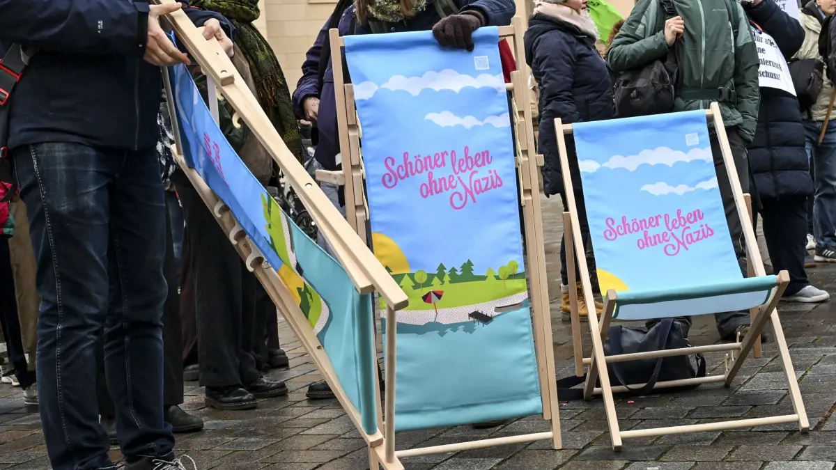 "Schöner leben ohne Nazis" ist eine Kampagne des Aktionsbündnis gegen Gewalt, Rechtsextremismus und Rassismus und des Landesjugendring Brandenburg e. V.