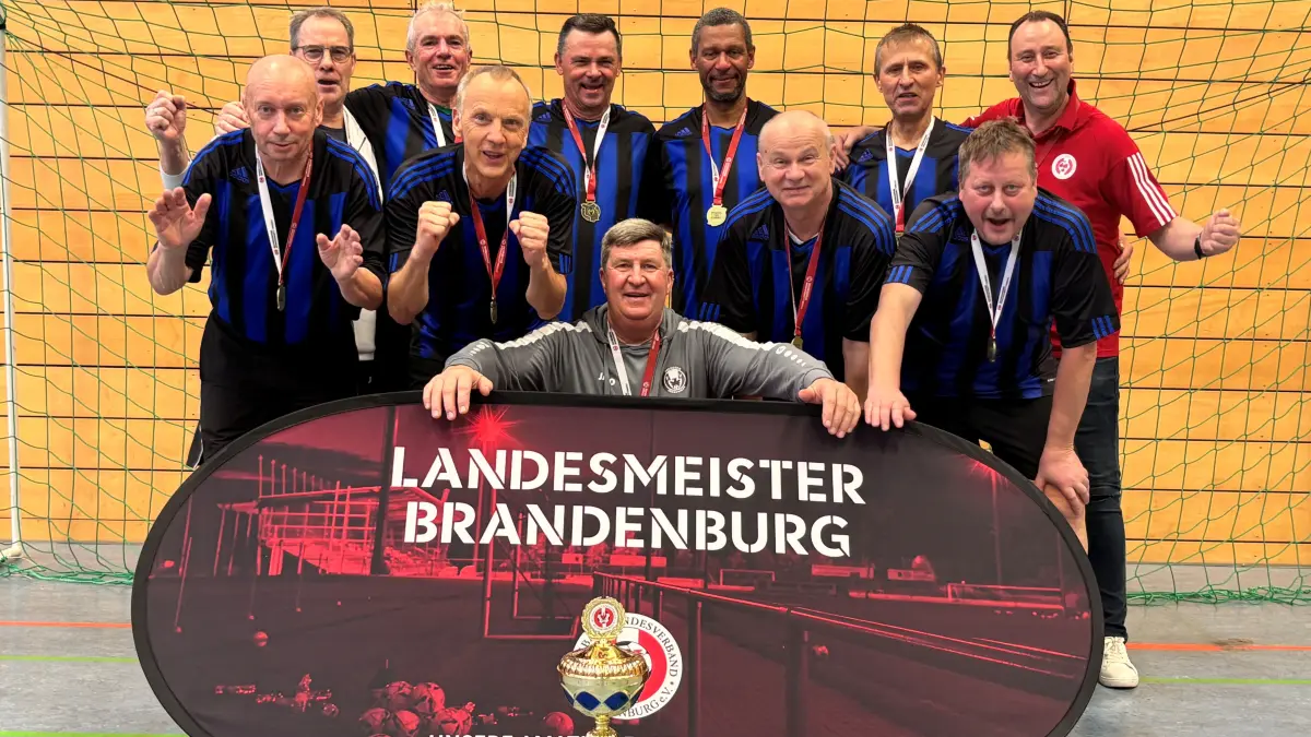Die Ü60-Fußballer des FV Preussen Eberswalde haben am in Beeskow den Landesmeistertitel in der Halle gewonnen.