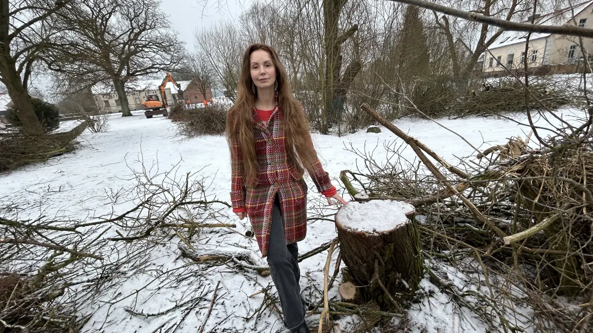 Anwohnerin Linda Stöter aus Krangen hat sich wegen Baumfällarbeiten mit dem Neuruppiner Ordnungsamt angelegt. Mit einem Mitarbeiter geriet sie in Streit, weil sie mit dem Handy filmte.
