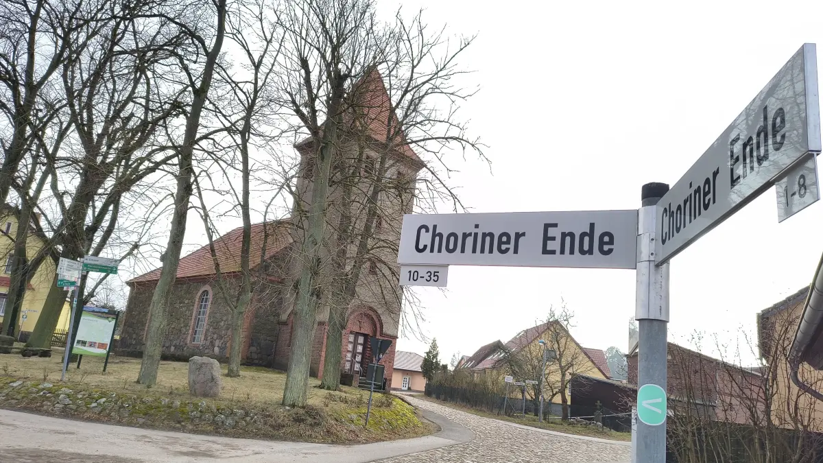 Die Kirche von Senftenhütte. Am Freitag gibt es im Ort einen Kinoabend.