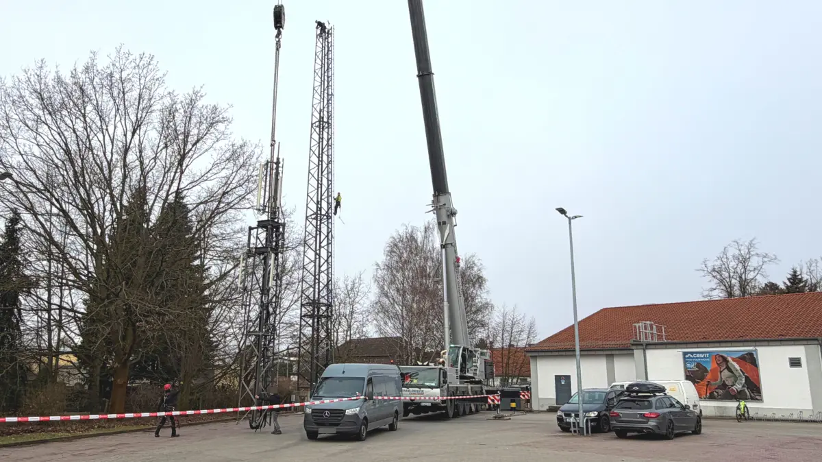 Der Mobilfunkmast an der Diedersdorfer Straße in Seelow wird abgebaut. Hat das Auswirkungen auf den Handyempfang?