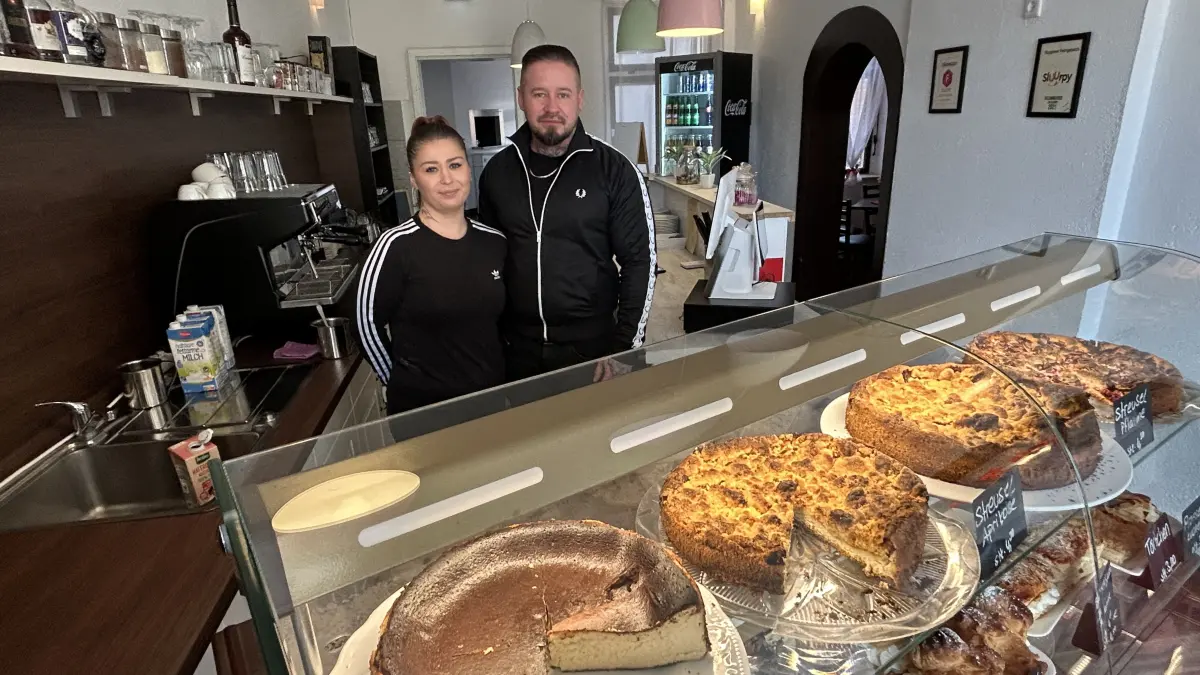 Joey Klockner und Ilknur Avci vom Ruppiner Feingebäck waren im Frühjahr 2025 von der Kirchstraße in den Seepavillon Rheinsberg gezogen. Das Café existierte am neuen Standort aber nur wenige Monate. Darum zog das Betreiberpaar die Reißleine.