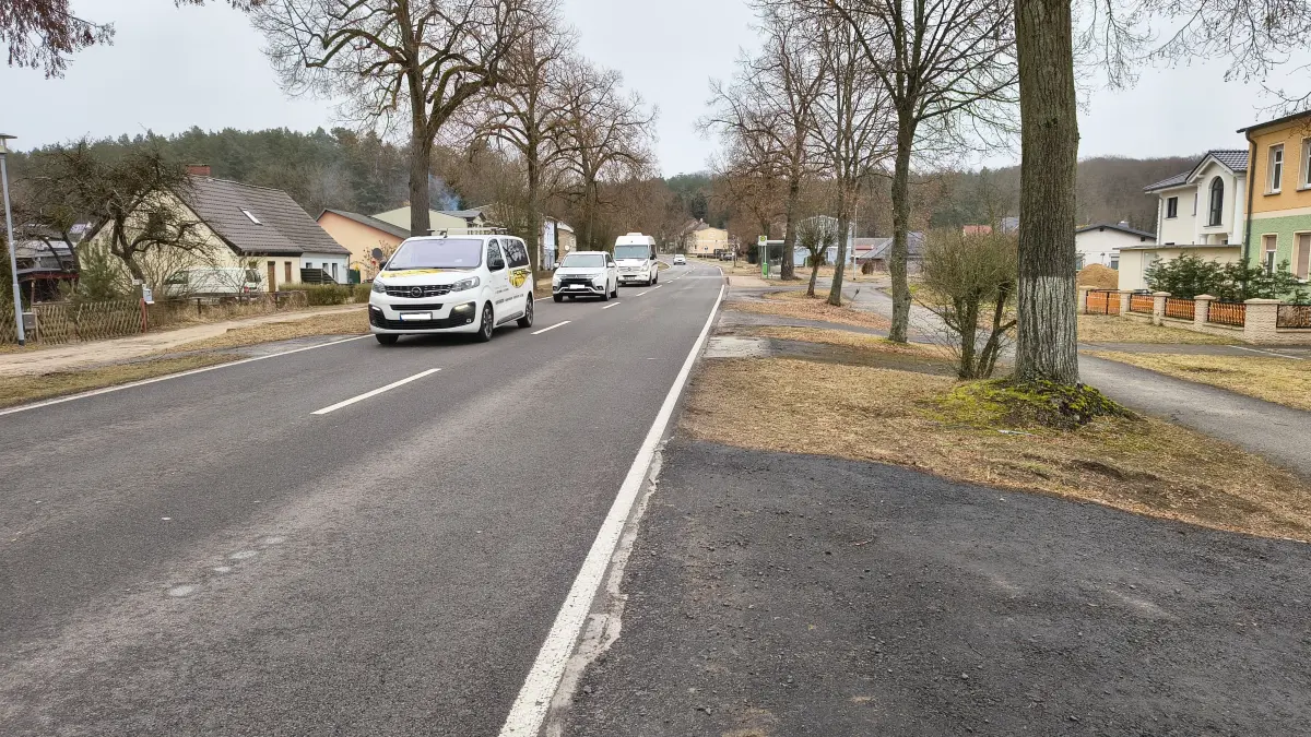Verkehr in Sandkrug an einem Mittwochvormittag im Februar 2026. Die Verkehrssicherheit ist immer wieder Thema im Amt Britz-Chorin-Oderberg.
