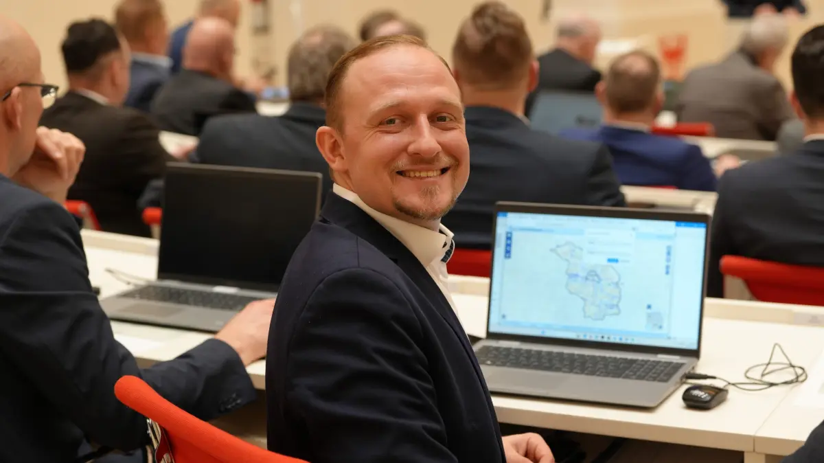 Felix Teichner, Vorsitzender des AfD-Kreisverbands Uckermark und Landtagsabgeordneter im brandenburgischen Landtag, kandidiert für die Wahl zum Landrat im Landkreis Uckermark.