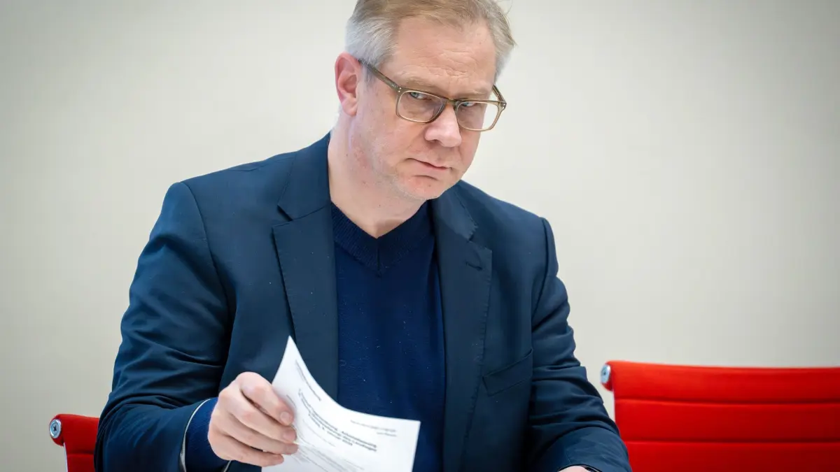 Sondersitzung Landtag Brandenburg: ARCHIV - 09.01.2026, Brandenburg, Potsdam: Andreas Büttner, Antisemitismusbeauftragter der Brandenburger Landesregierung, aufgenommen während der 25. Sitzung des Brandenburger Landtages. (zu dpa: «Iran-Krieg verstärkt Angst in jüdischen Gemeinden») Foto: Soeren Stache/dpa +++ dpa-Bildfunk +++