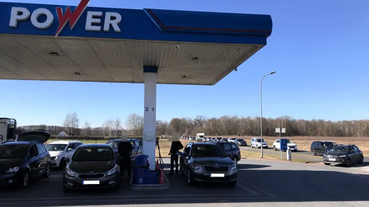 Wie Polen dafür sorgt, dass Benzin und Diesel nicht zu teuer werden
