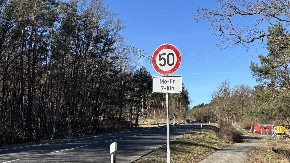 An der B246 zwischen Eisenhüttenstadt und Fünfeichen wird gebaut. Die Höchstgeschwindigkeit wurde beschränkt. Gibt es weitere Folgen?
