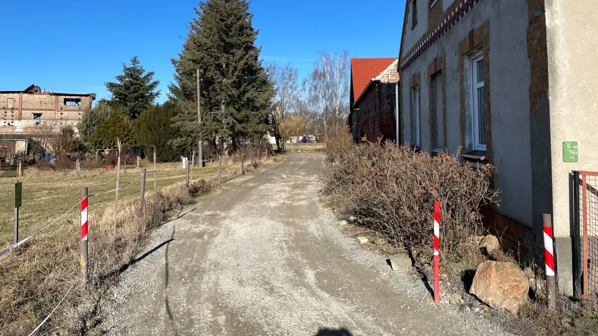 Dauerthema in Neulangsow bei Seelow: Die Straße Am Hauptgraben soll im unbefestigten Abschnitt nun doch saniert werden. Seit nun schon sieben Jahren wird über diese Straße gestritten.