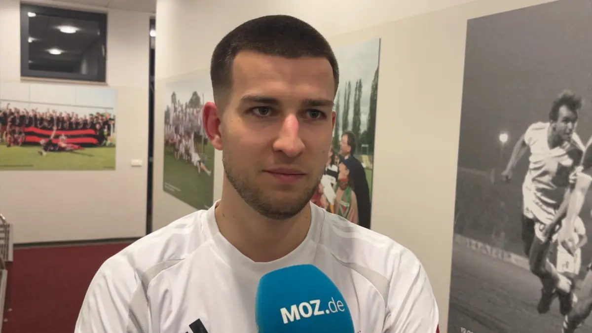 Felix Kausch ist Mannschaftskapitän des Lufwigsfelder FC in der Fußball-Brandenburgliga. Am MOZ-Mikrofon spricht er über den Trainerwechsel und die Saisonziele.