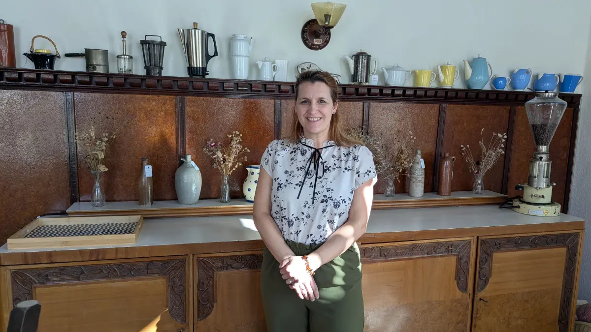 Jennifer Machill im Café des Oderbruch-Museums auf Schloss Altranft bei Bad Freienwalde.