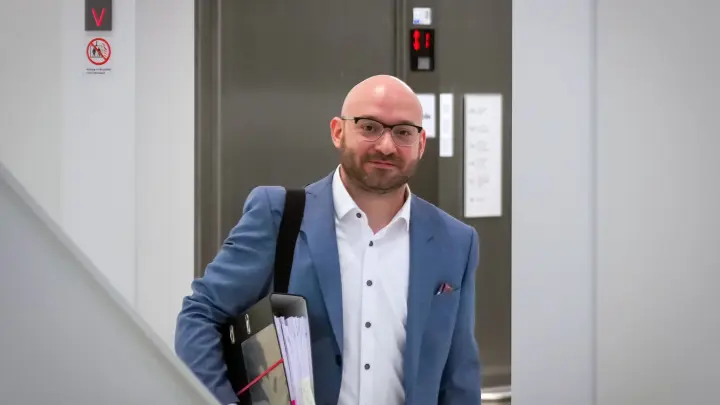 Minister sieht in Debakel grobe Ungeschicklichkeit